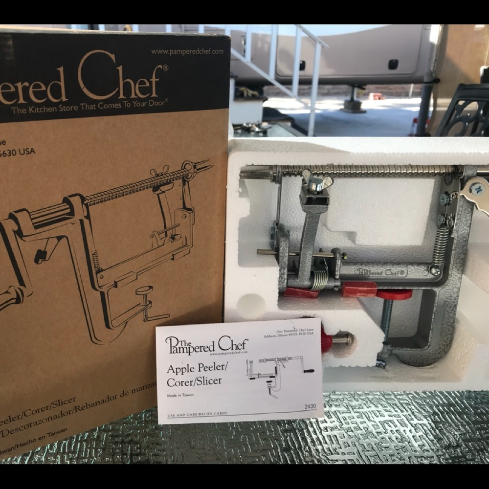 New in box Pampered Chef  Apple Peeler